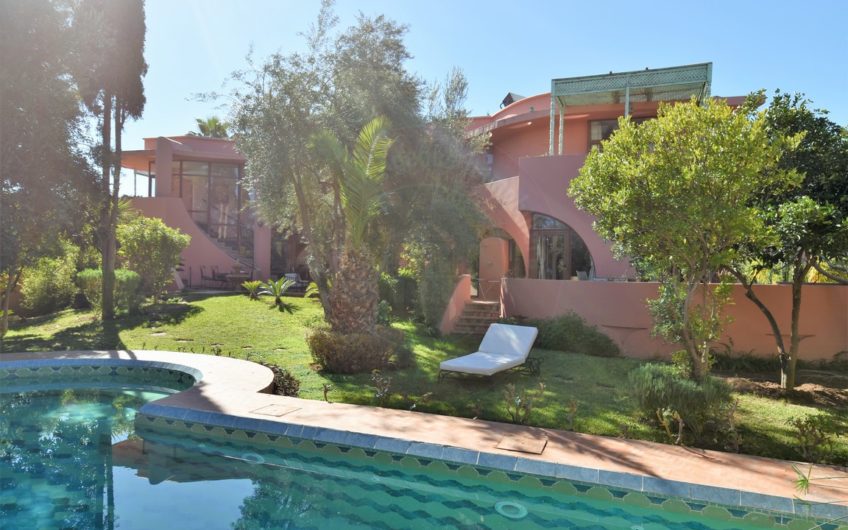 https://www.marrakech-immobilier.eu/nos-biens/marrakech-villa-darchitecte-a-vendre/