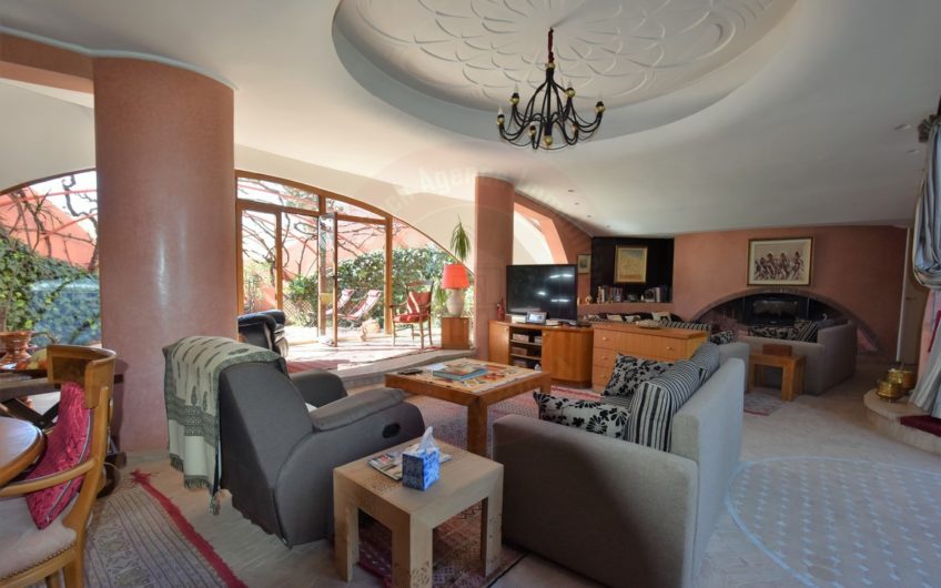 https://www.marrakech-immobilier.eu/nos-biens/marrakech-villa-darchitecte-a-vendre/