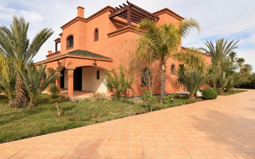 https://www.marrakech-immobilier.eu/nos-biens/marrakech-bab-atlas-vente-villa-1-hectare/
