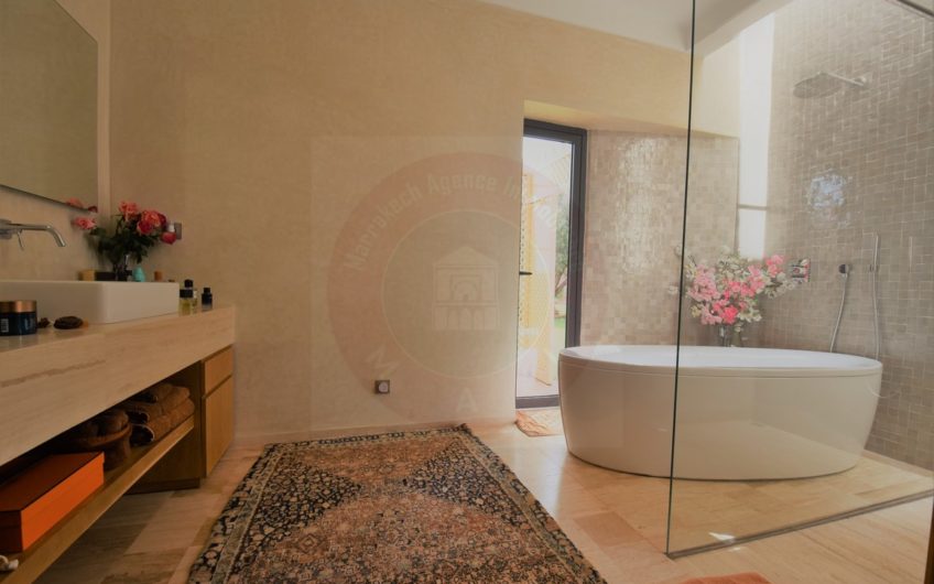 https://www.marrakech-immobilier.eu/nos-biens/marrakech-vente-villa-de-prestige/