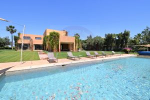 https://www.marrakech-immobilier.eu/nos-biens/marrakech-vente-villa-1ere-ligne-golf/