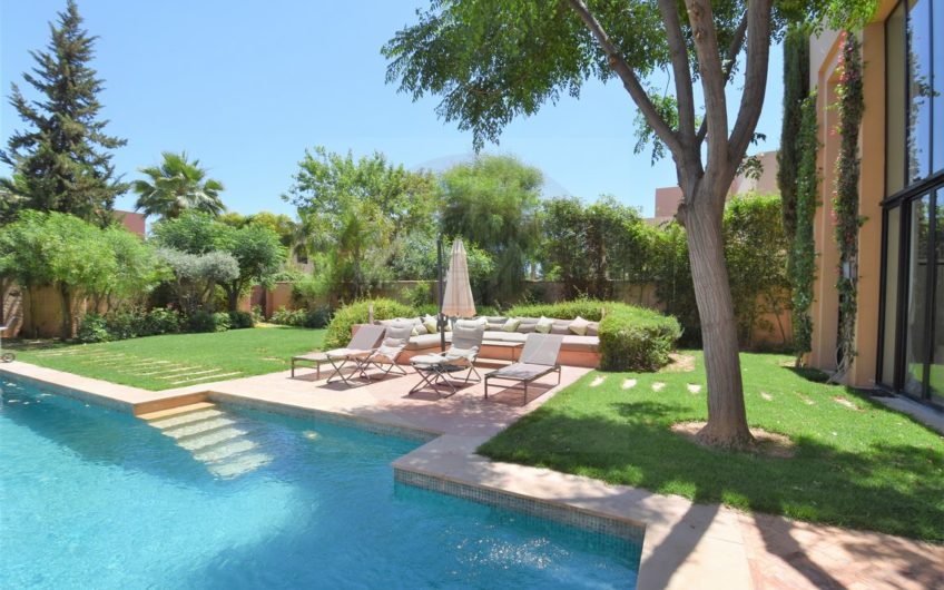 https://www.marrakech-immobilier.eu/nos-biens/marrakech-immobilier-vente-villa-golf-piscine-moderne/